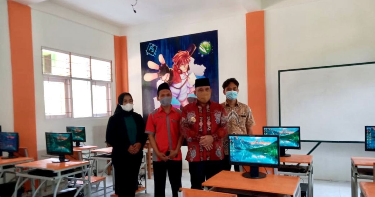 Laboratorium standar industri, siap untuk pelaksanaan program kelas industri "Game Developer"