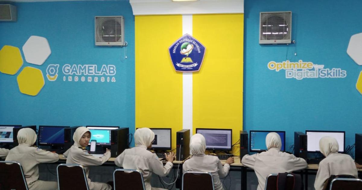  SMK Binaan SMK Darus Sholihin Puger - GAMELAB