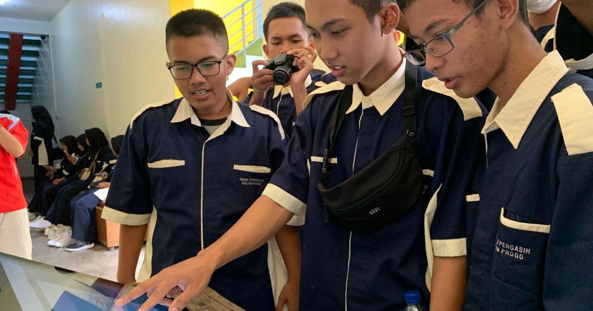 Kunjungan Industri SMK N 2 Pengasih - GAMELAB.ID