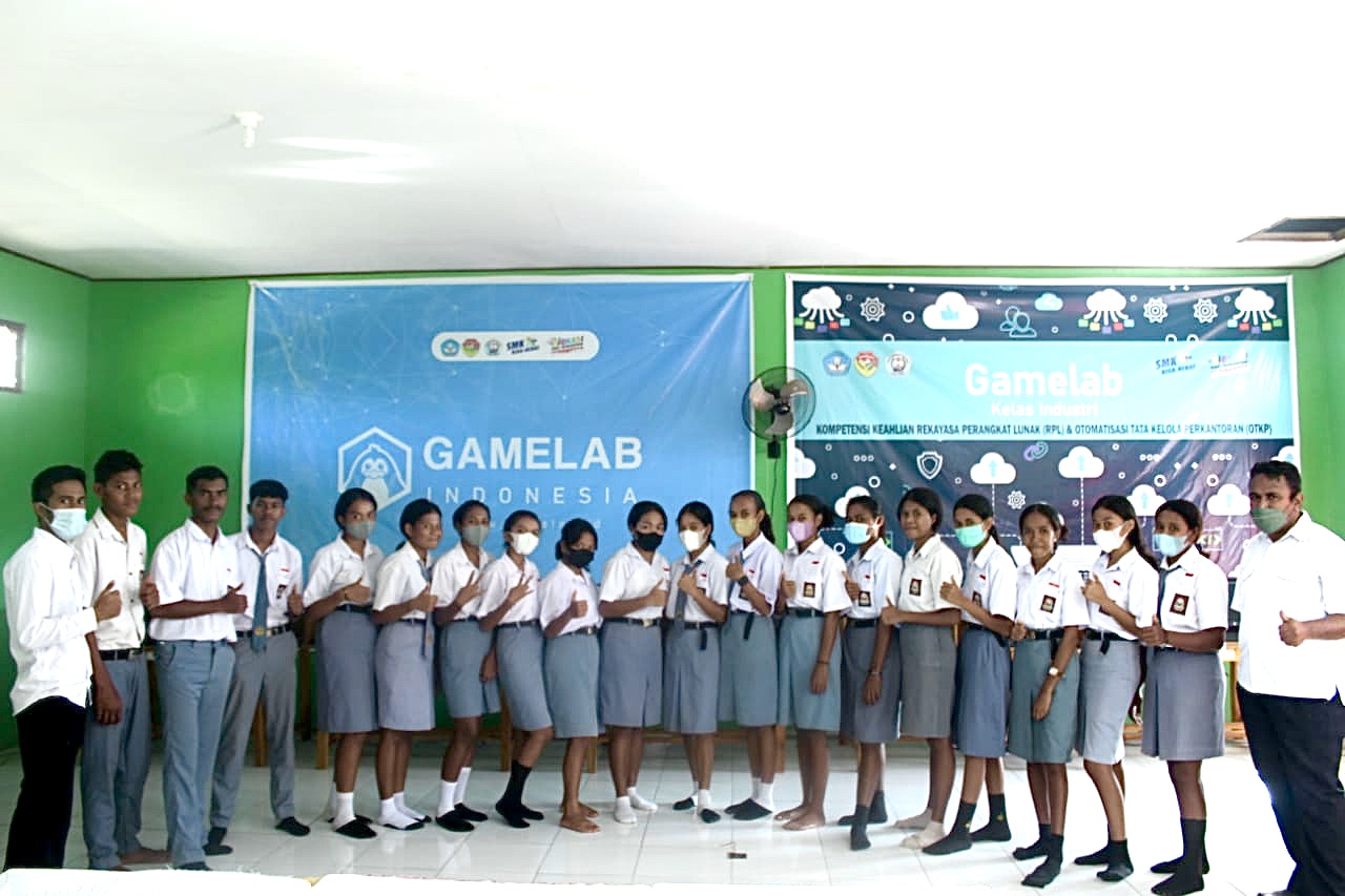 Siswa Jurusan Otomatisasi Tata Kelola Perkantoran (OTKP) SMK Negeri 1 Ile Ape