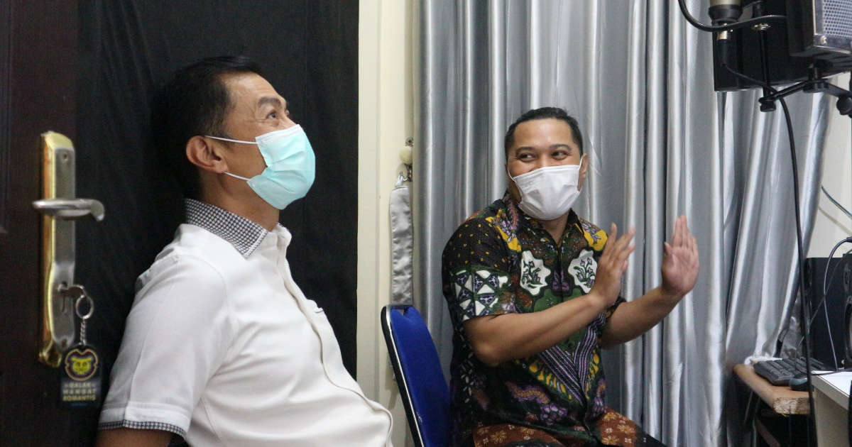 Lead Audio Engineer Educa Studio memberi gambaran cerita untuk tokoh yang akan diisi suaranya oleh Bapak Walikota Salatiga