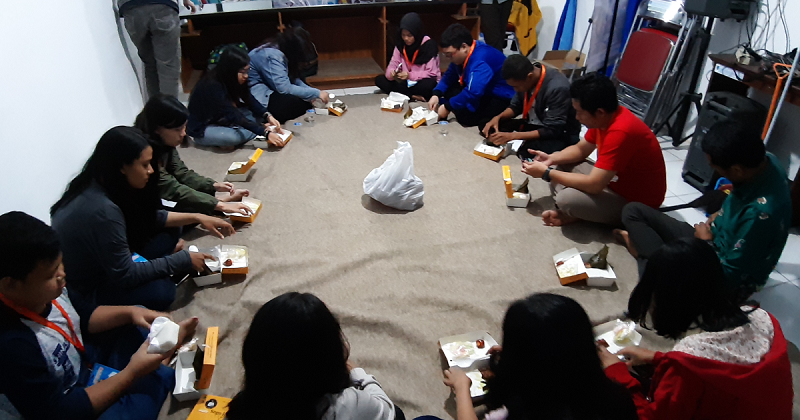 Makan malam bersama