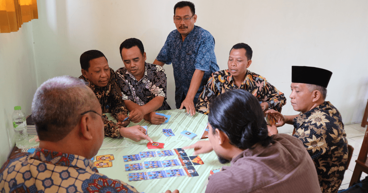 Foto : Proses bermain board game sebagai sarana mencari ide mekanisme game