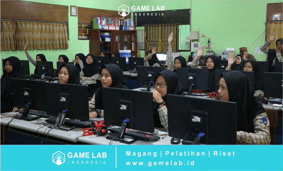 Foto : Antusias siswa saat ada pertanyaan dari pembicara