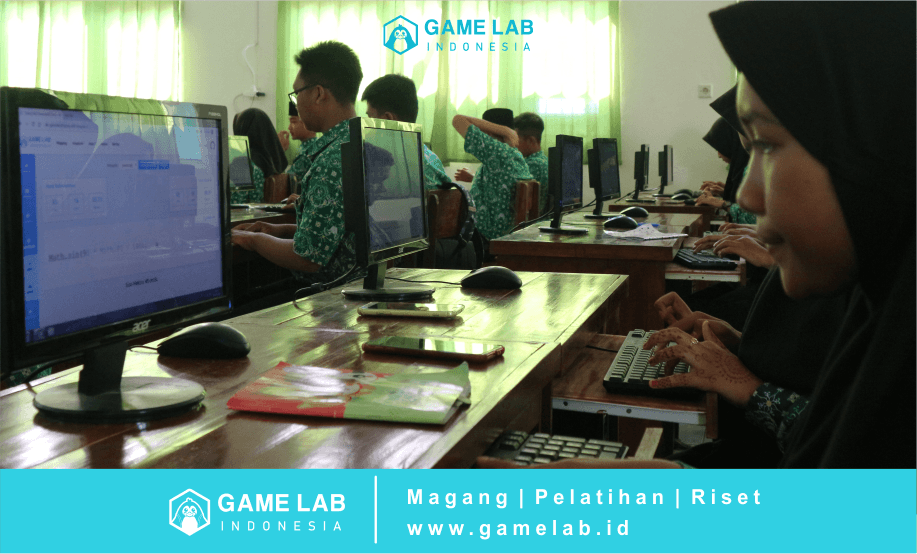 Foto : Siswa saat mencoba fitur Typing Skill
