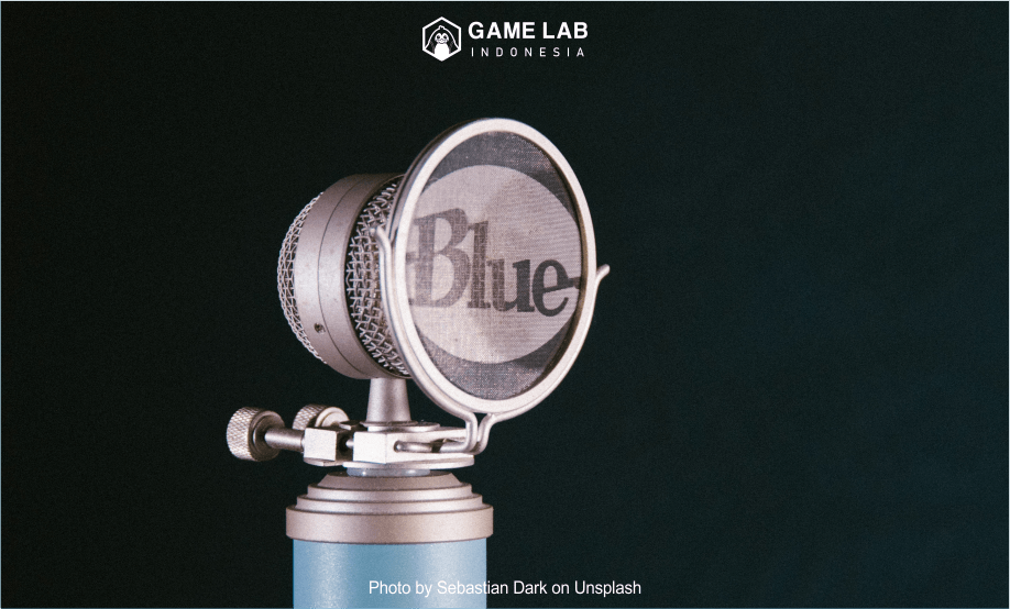 "gray and blue Blue condenser with pop filter" Photo by Maria Fernanda Gonzalez on Unsplash 
