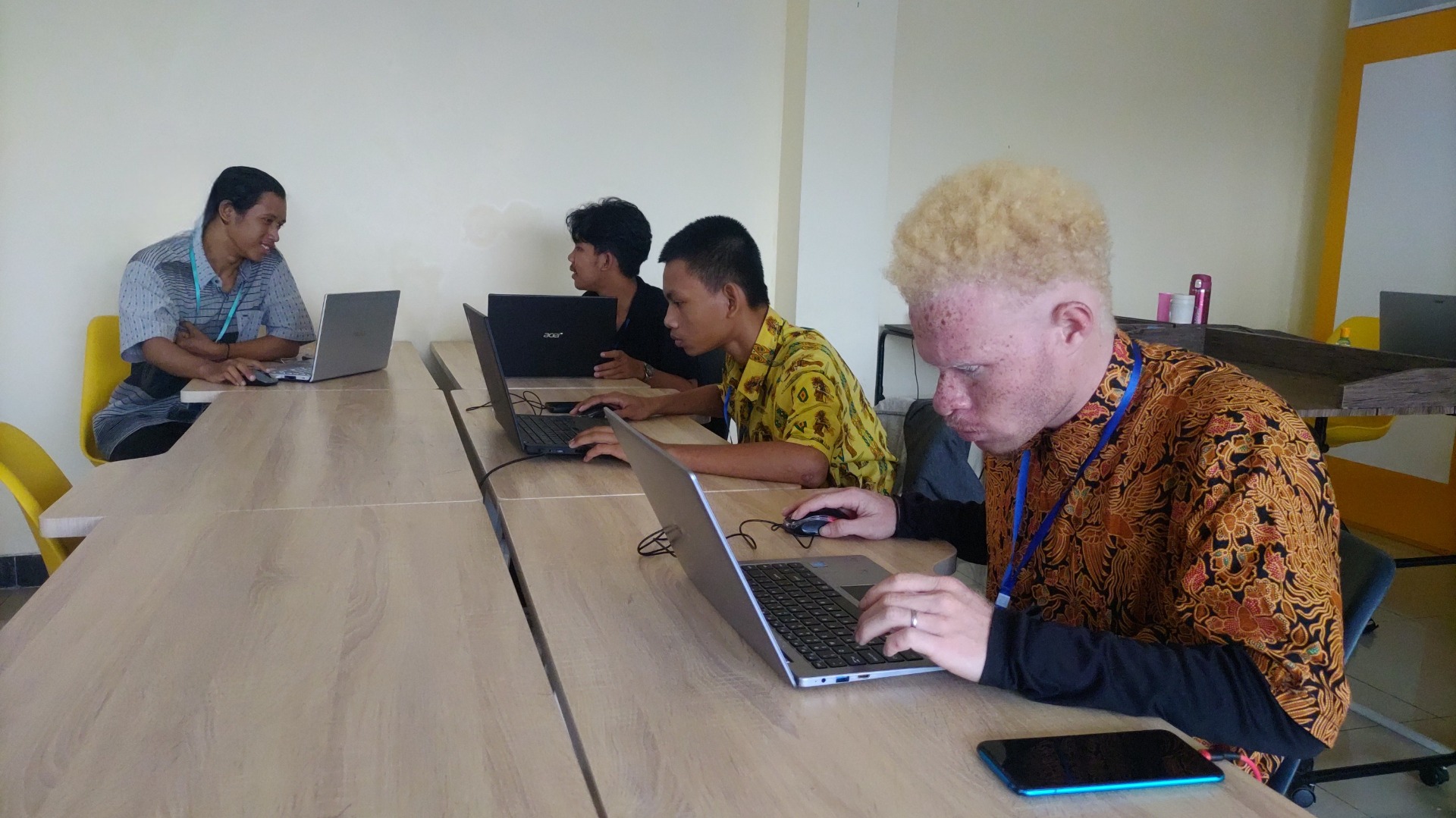 Dokumentasi kegiatan magang bersama dengan co - trainer