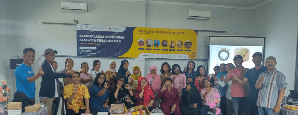 Foto bersama dengan peserta