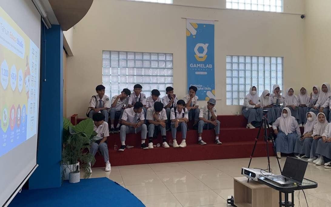 Dok. Tim Gamelab Indonesia - SMK Pasundan Padaherang Diskusi dengan Ahli Industri secara Virtual
