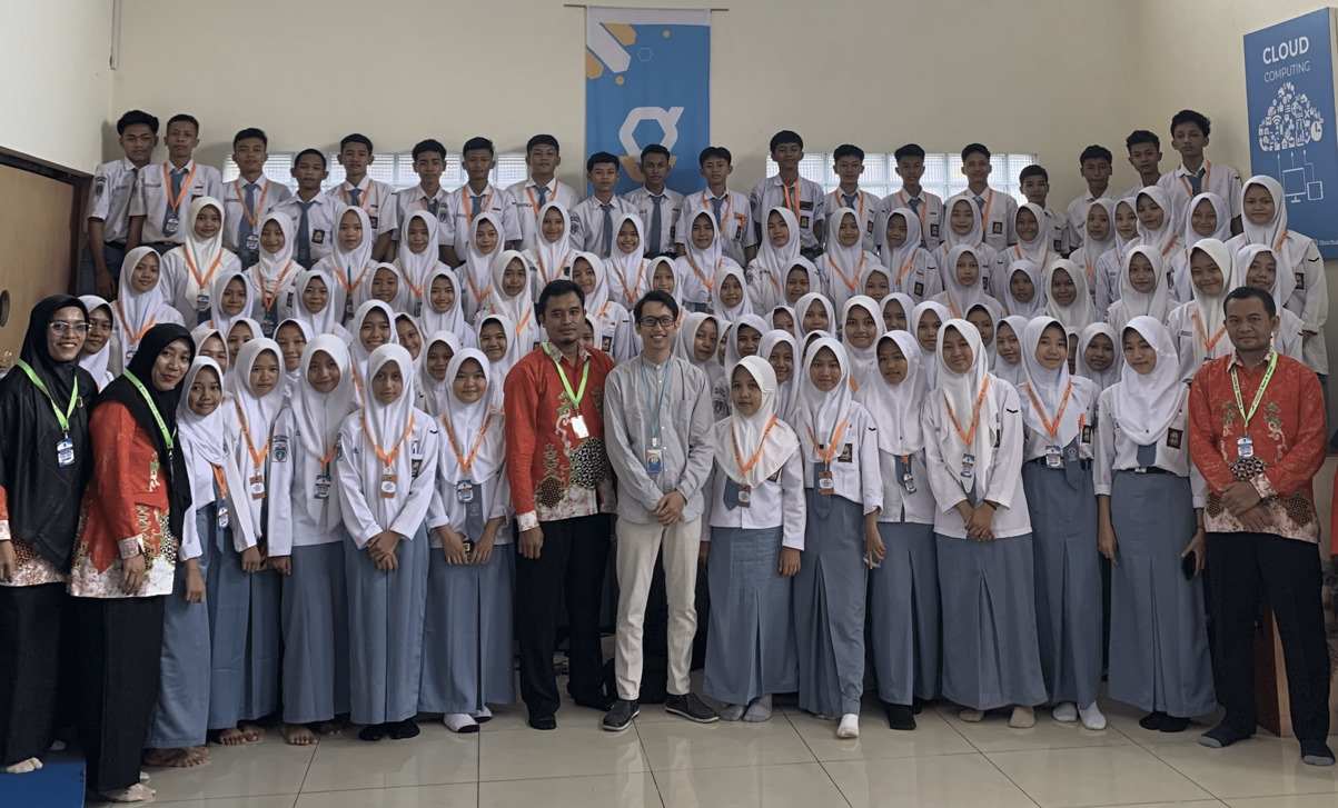 Dok. Tim Gamelab - SMKN 1 Gadingrejo dan Kak Tri (Trainer Expert dari Gamelab Indonesia)