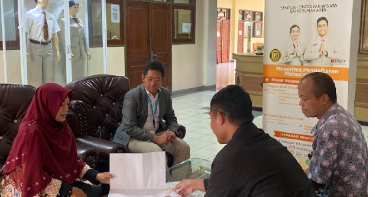 Dok. Tim Gamelab - Kedua Belah Pihak Sedang Menandatangi Kesepakatan Kerjasama