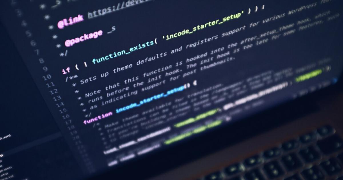 Sumber Freepik: Fokus Pekerjaan Programmer dan Web Developer - Gamelab.ID