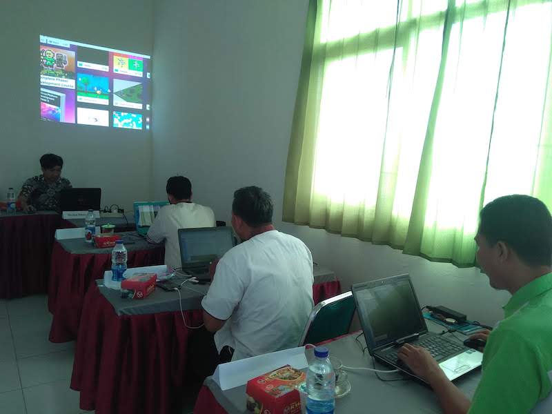 Pelatihan Guru Produktif SMK NU 01 Kendal oleh Tim Gamelab