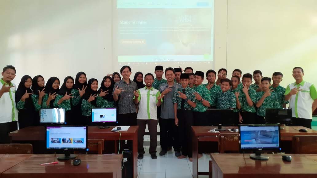 Pelatihan siswa kelas industri SMK oleh Gamelab