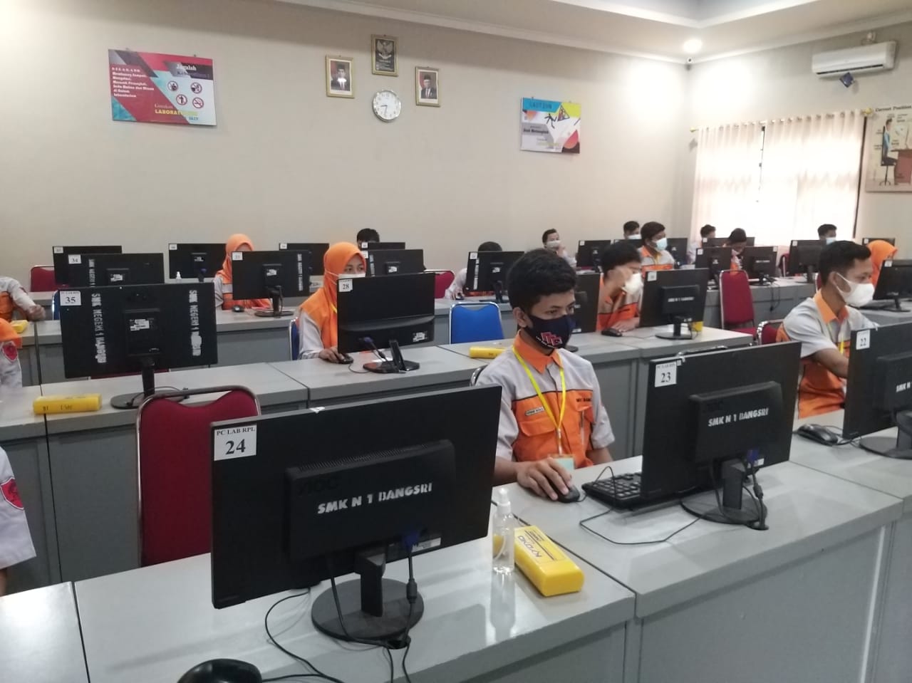Proses belajar kelas industri di SMKN 1 Bangsri