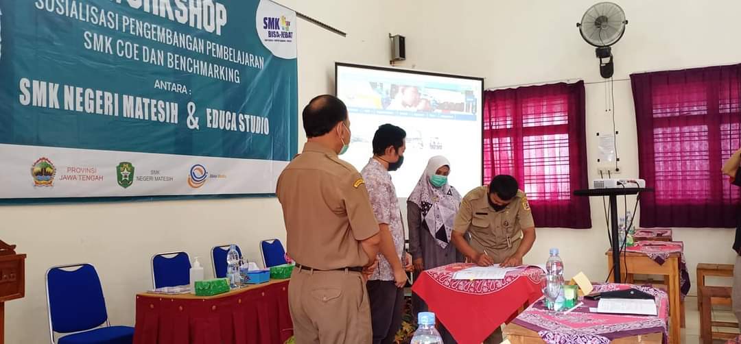 Penandatanganan MoU SMK Negeri Matesih dan Gamelab Indonesia