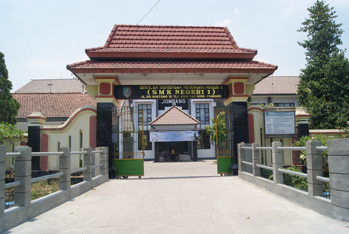 Tampak depan SMK Negeri 1 Jombang