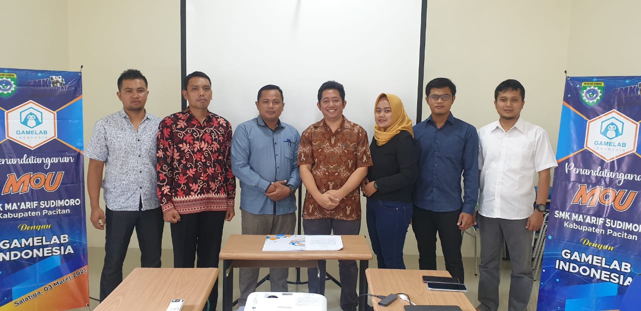 Manajemen SMK Maarif Sudimoro dan Tim Gamelab Indonesia