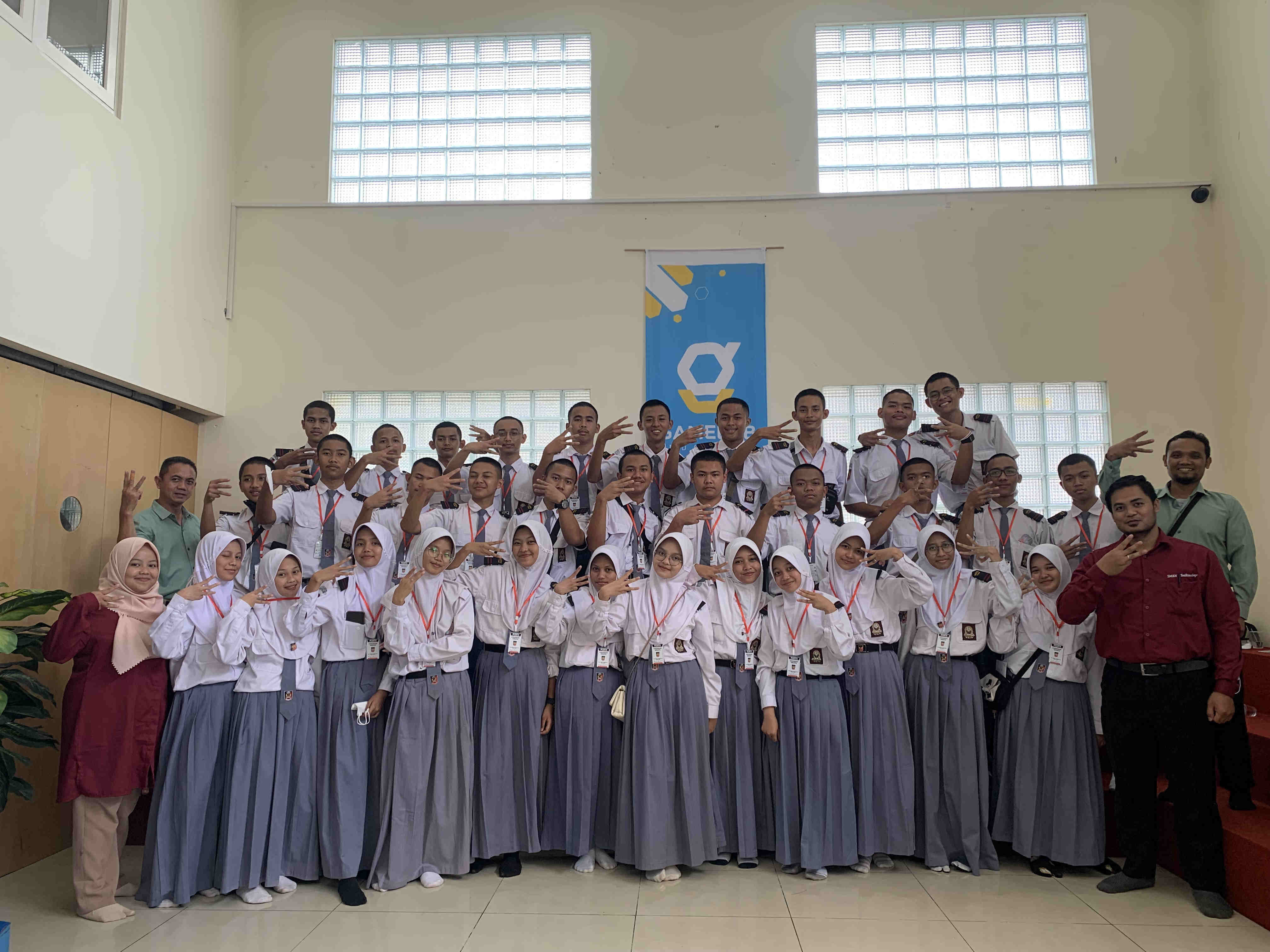 Pentingnya Kunjungan Industri bagi Siswa SMK