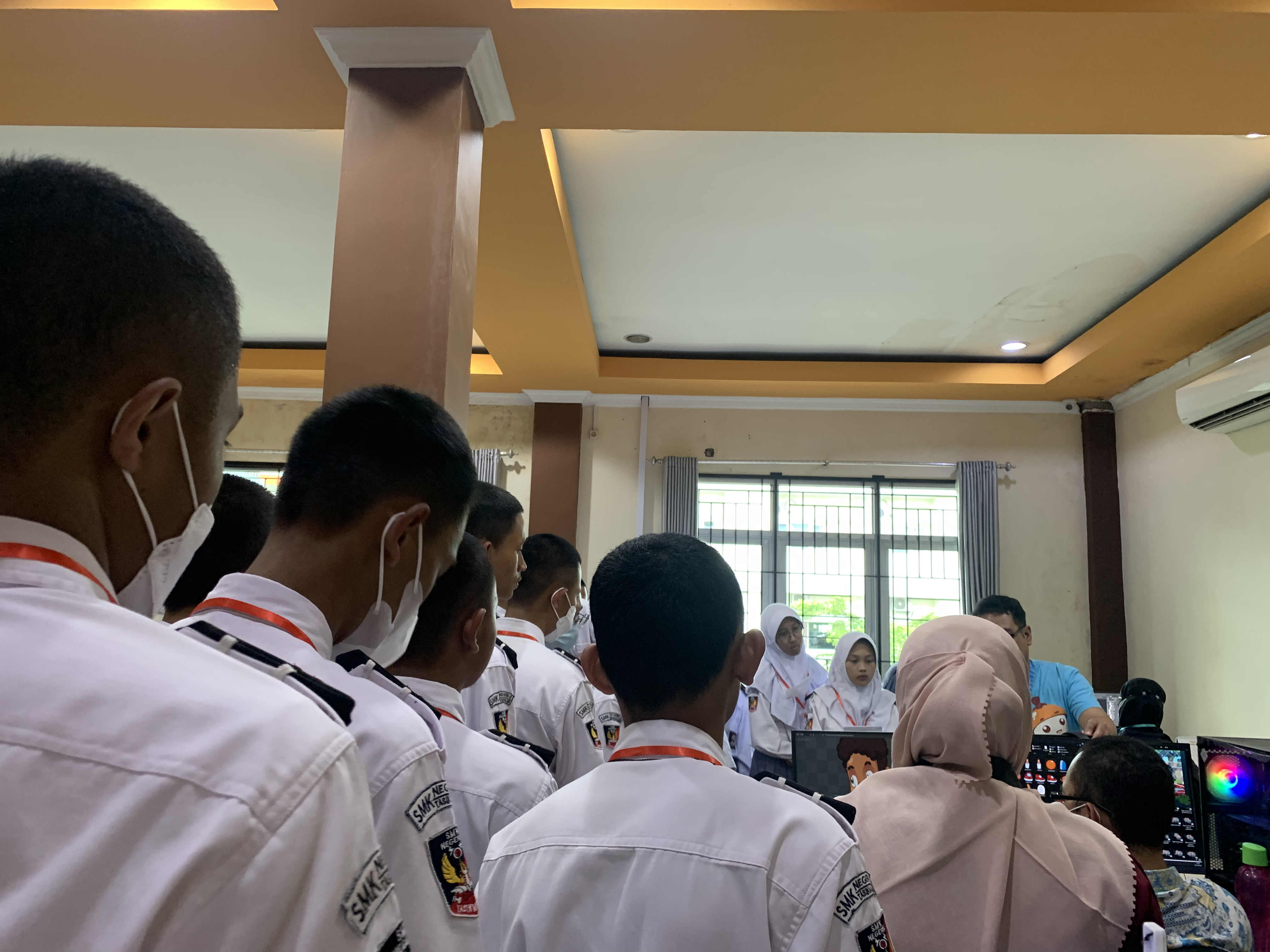 Pengenalan Proses Produksi Game dan Animasi di Kantor Educa Studio