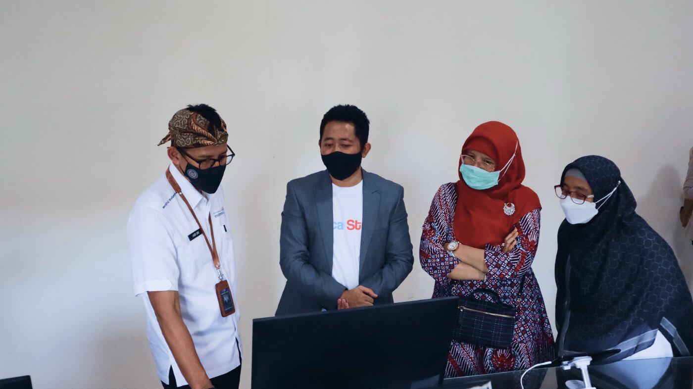 CEO Educa Studio mendemokan Marbel dan Gamelab ke Sandiaga Uno