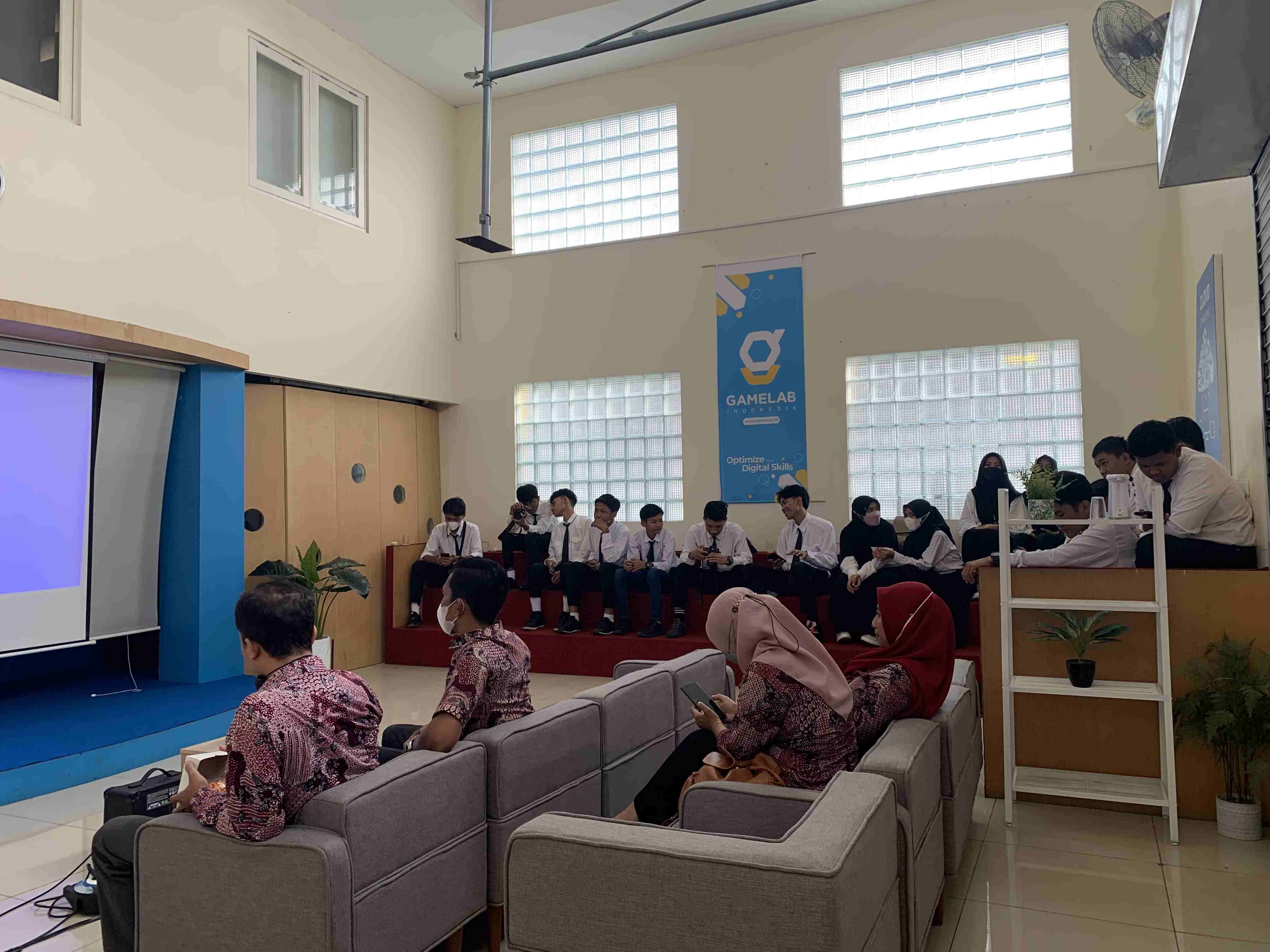 Kunjungan Industri SMK N 3 Pamekasan di Gamelab Indonesia